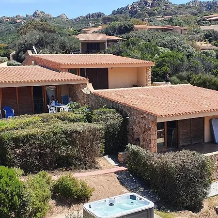 Roccette Aquazzurre Three-family With Jacuzzi *